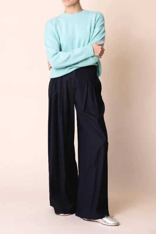 Slim-fit trousers – Trousers that are form-fitting and narrow through the legs.Slim-fit trousers – Trousers that are form-fitting and narrow through the legs.Drew Pants In Midnight