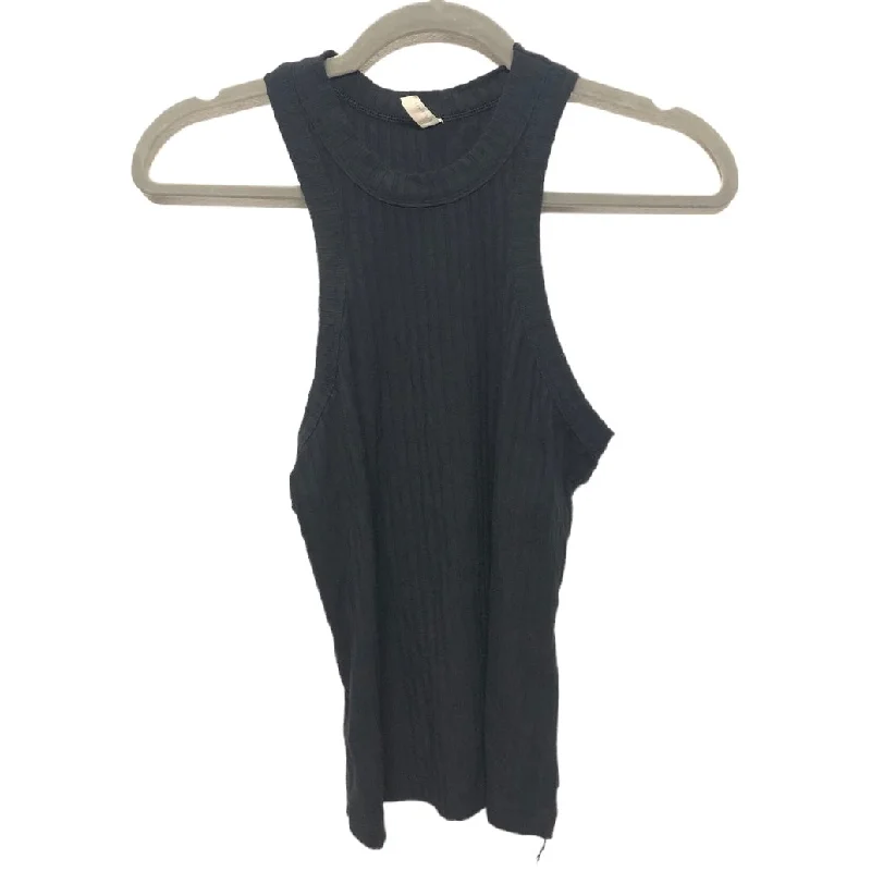 Hooded vest – Vest with an attached hood for extra warmth and styleHooded vest – Vest with an attached hood for extra warmth and styleAthletic Tank Top By Free People  Size: S