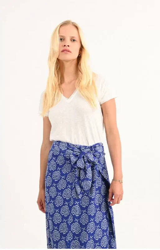 Cotton blend – Mix of cotton and synthetic fabrics for softness and durabilityCotton blend – Mix of cotton and synthetic fabrics for softness and durabilityMolly Bracken White Tee