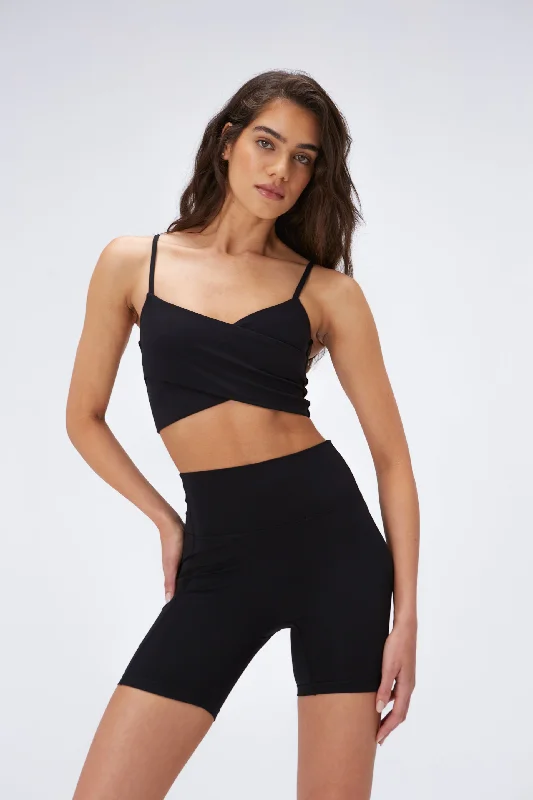 Seamless sports bra – Sports bra made without seams for a smooth, chafe-free fit.Seamless sports bra – Sports bra made without seams for a smooth, chafe-free fit.Ultimate Wrap Bra - Black