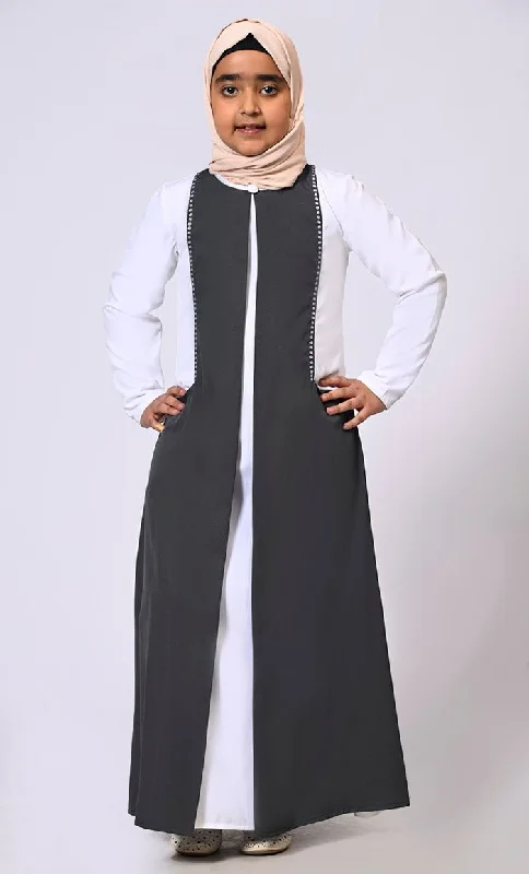 Oversized sweatshirt – Loose-fitting, relaxed fitOversized sweatshirt – Loose-fitting, relaxed fitDouble Layered Girl's Grey Abaya with Sequined Yoke and Front Pockets