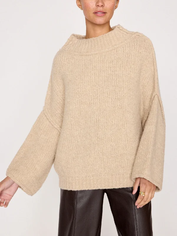Boxy – Square, loose shapeBoxy – Square, loose shapeThe Felix Sweater