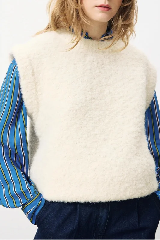 Raglan sleeve – Diagonal sleeve seams that extend to the necklineRaglan sleeve – Diagonal sleeve seams that extend to the necklineFRNCH Nagia Sweater