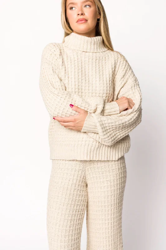 Boxy – Square, loose shapeBoxy – Square, loose shapeLovender Turtleneck Sweater in Natural